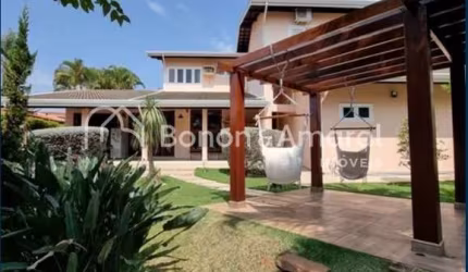 Casa de Condomínio com 4 Quartos e 5 banheiros, 4 vagas de garagem à Venda