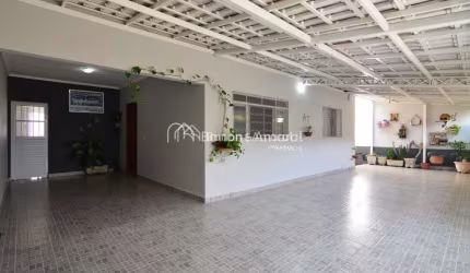 Casa à venda no bairro Jardim América em Paulínia/SP.