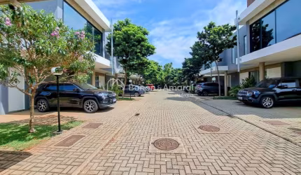 Linda casa à venda localizada no bairro Mansões Santo Antônio em Campinas/SP.