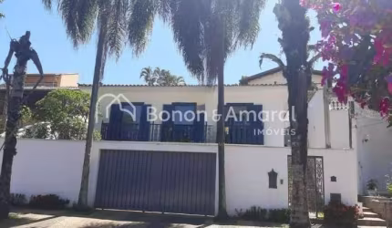 Casa com 3 Quartos e 4 banheiros à Venda, 266 m² por R$ 1.200.000