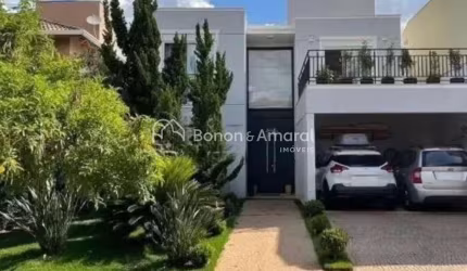 Casa moderna e sofisticada com 4 suítes e espaço multiuso no térreo