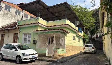 Linda casa à venda no Fonseca!