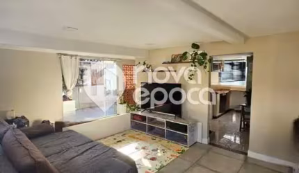 Casa em condomínio fechado com 4 quartos à venda na Rua Mogurari, Oswaldo Cruz, Rio de Janeiro, 195 m2 por R$ 382.000