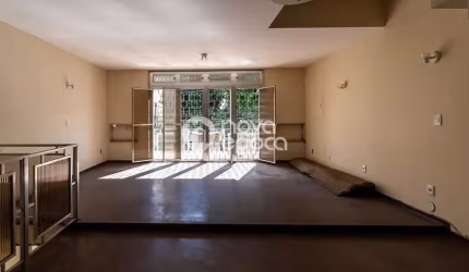 Casa em condomínio fechado com 5 quartos à venda na Rua Cônego Tobias, Méier, Rio de Janeiro, 324 m2 por R$ 700.000