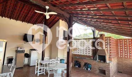 Casa em condomínio fechado com 5 quartos à venda na Rua Batovi, Vila Kosmos, Rio de Janeiro, 200 m2 por R$ 650.000