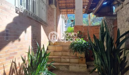 Casa em condomínio fechado com 3 quartos à venda na Rua Borda do Mato, Grajaú, Rio de Janeiro, 354 m2 por R$ 800.000