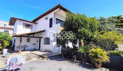 Casa em condomínio fechado com 5 quartos à venda na Rua Orestes Rosolia, Jardim Guanabara, Rio de Janeiro, 174 m2 por R$ 870.000