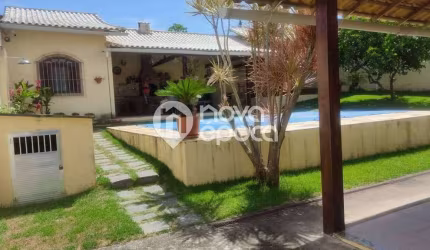Casa com 3 quartos à venda na Rua das Dálias, Iguabinha, Araruama, 152 m2 por R$ 650.000