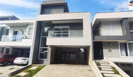 CASA A VENDA EM UBERABA, CURITIBA, CONDOMÍNIO BOULEVARD PRIVILÉGE, A 500 METROS DA LEONIDAS MARQUES.