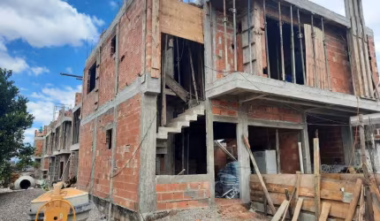 TRIPLEX A VENDA NO HAUER