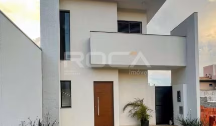 Linda Casa à Venda no Condomínio Parque dos Timburis em São Carlos