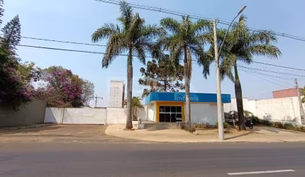 Amplo barracão comercial com 8 salas e 20 garagens no Parque Santa Felícia Jardim