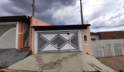 Casa padrão com 2 dormitórios e churrasqueira no Jardim Medeiros, São Carlos