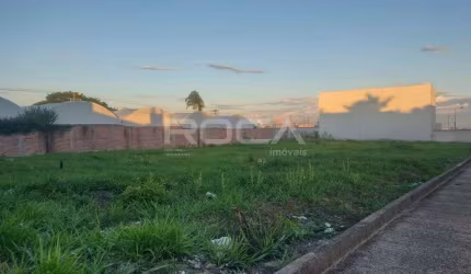 Terreno padrão à venda no Jardim Bandeirantes, São Carlos - Invista no seu futuro!