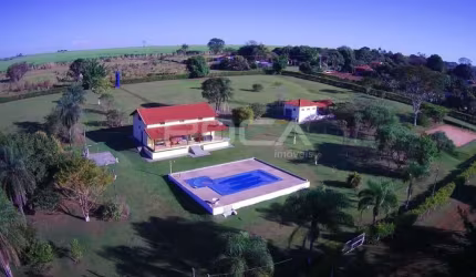 Chácara de Recreio, com área de 28.500 m2 (2,85 ha), próximo às margens do Rio Mogi Guaçu, totalmente cercada com cerca de arame farpado e pingos de ouro, Um sonho de consumo!