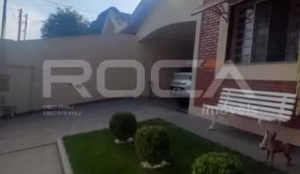 Casa à venda no Jardim São Carlos, São Carlos: 3 dormitórios, suíte e garagem coberta!
