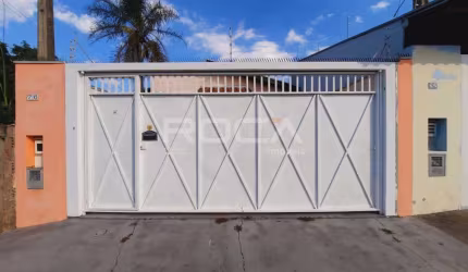 Casa Padrão para Alugar na Vila Brasília, São Carlos - 2 dormitórios, 2 garagens