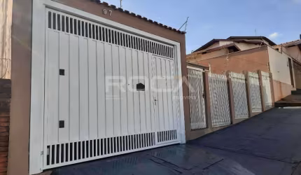 Casa padrão com 3 dormitórios e suíte no Jardim Nova Santa Paula - São Carlos