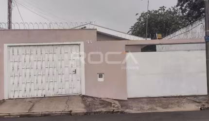 Casa com 2 quartos à venda na Rua Frei Junipero Serra, 71, Jardim Bandeirantes, São Carlos, 179 m2 por R$ 450.000