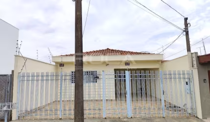 Casa de 3 dormitórios com suíte e churrasqueira no Jardim São João Batista