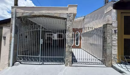 Casa padrão à venda em Jardim Nova São Carlos, São Carlos - 2 dormitórios, piscina e garagem