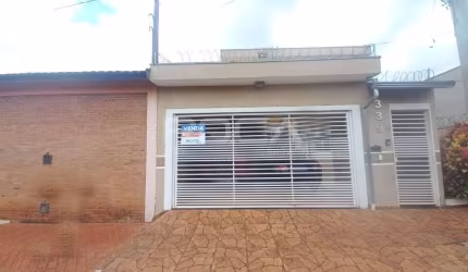 Sobrado de 3 dormitórios com suíte e espaço gourmet no Parque Fehr, São Carlos