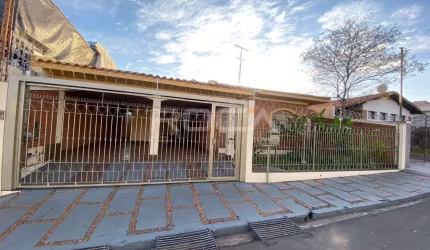 Linda casa de 4 dormitórios no Jardim Brasil em São Carlos - Venda e locação!