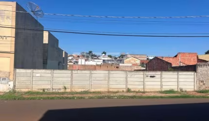Oportunidade imperdível! Terreno padrão à venda no bairro SILVIO VILARI em São Carlos.