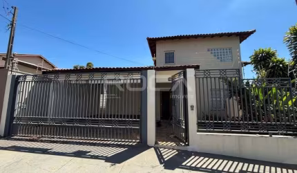 Casa Padrão com 3 dormitórios e ampla área de lazer em São Carlos