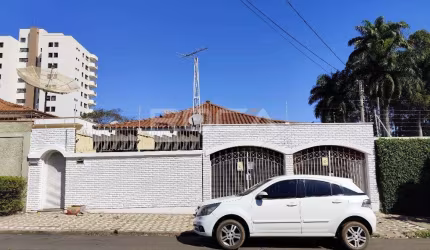 Linda casa de padrão para alugar no Parque Santa Mônica, São Carlos.