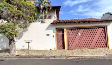 Lindo Sobrado de 4 Dormitórios para Alugar em Cidade Jardim, São Carlos