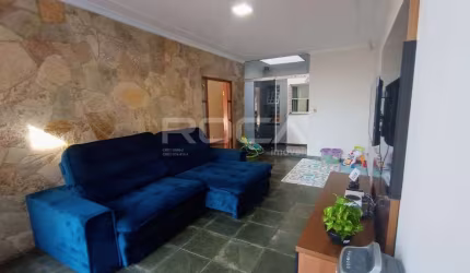 Casa à venda no Jardim Nova São Carlos, São Carlos - 2 dormitórios, suíte, churrasqueira e piscina!