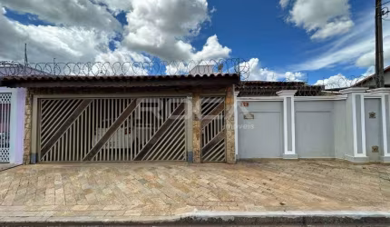 Casa à venda no Jardim Acapulco, São Carlos: 4 dormitórios, suíte, garagem coberta