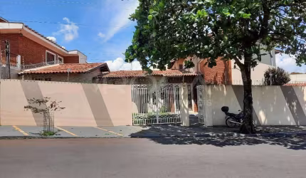 Sobrado à venda no Jardim Macarengo, São Carlos | 4 dormitórios, 8 garagens