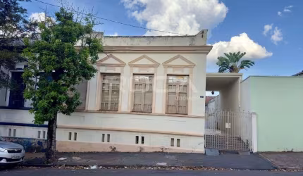 Linda casa comercial à venda no Centro de São Carlos!