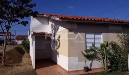 Casa à venda em Condomínio Moradas 2, São Carlos: 2 dormitórios, suíte, 2 garagens cobertas!