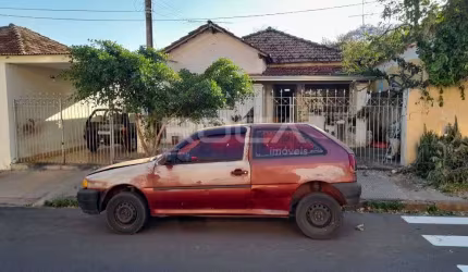 Casa à venda no Jardim Brasil, São Carlos - 2 dormitórios, 2 garagens cobertas!