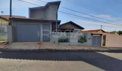 Linda Casa Padrão à Venda e Locação no Centro de São Carlos