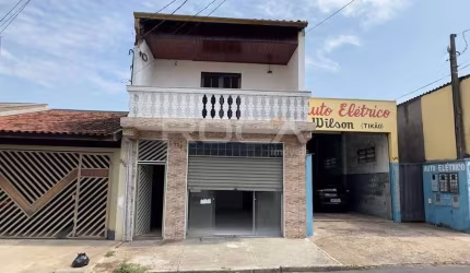 Casa Comercial à venda em Santa Felícia São Carlos: 2 dormitórios, suíte, armários, garagem coberta