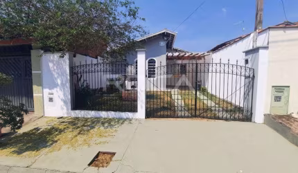 Casa padrão à venda em Parque Novo Mundo, São Carlos: 2 dormitórios, cozinha, sala