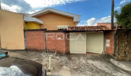 Casa à venda no Jardim Munique São Carlos - 2 suítes, churrasqueiras e quintal
