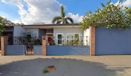 Casa com 3 quartos à venda na Rua Guttingen, 51, Residencial Samambaia, São Carlos, 276 m2 por R$ 1.064.000