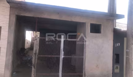 Espaçosa casa à venda no bairro Cidade Aracy, São Carlos