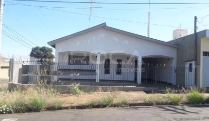 Casa padrão à venda em Cidade Jardim, São Carlos
