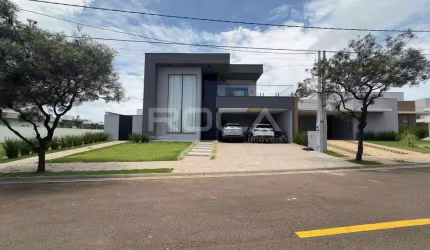 Casa de Luxo com 3 Suítes e Piscina Aquecida em São Carlos