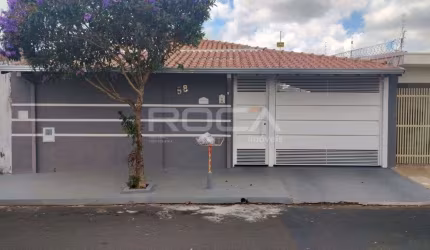 Casa de 2 dormitórios com piscina aquecida no Jd. São Carlos 5 em São Carlos