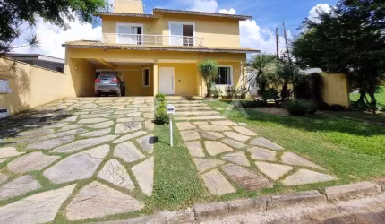 Maravilhosa casa em Condominio Fechado.