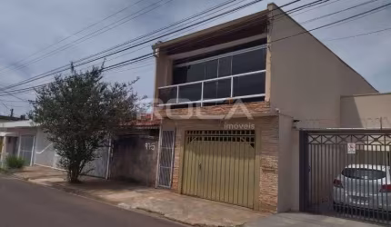 Amplo Sobrado de 4 dormitórios em Santa Felícia, São Carlos