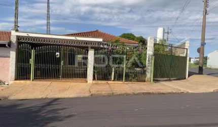 Casa com 2 quartos à venda na Rua Abrahão João, 205, Jardim Bandeirantes, São Carlos, 154 m2 por R$ 650.000