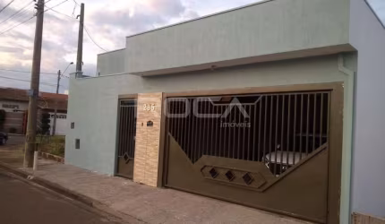 Casa à venda com 3 dormitórios no bairro Jardim Embaré - São Carlos